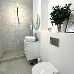 Urban Parkside Retreat Cozy 2-bed Ap By Metro Apartman