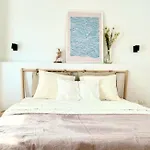 Urban Parkside Retreat Cozy 2-bed Ap By Metro Апартаменти *