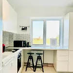 Urban Parkside Retreat Cozy 2-bed Ap By Metro Апартаменти *