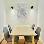 Urban Parkside Retreat Cozy 2-bed Ap By Metro