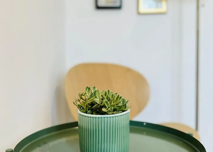 Urban Parkside Retreat Cozy 2-bed Ap By Metro Apartament