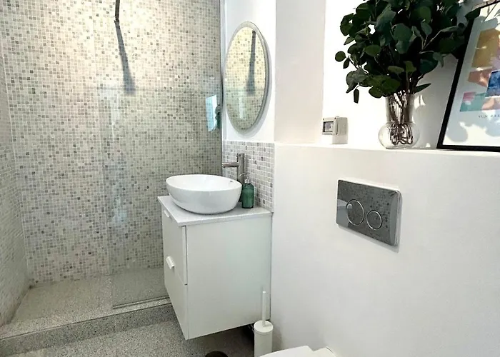 Urban Parkside Retreat Cozy 2-bed Ap By Metro Apartament