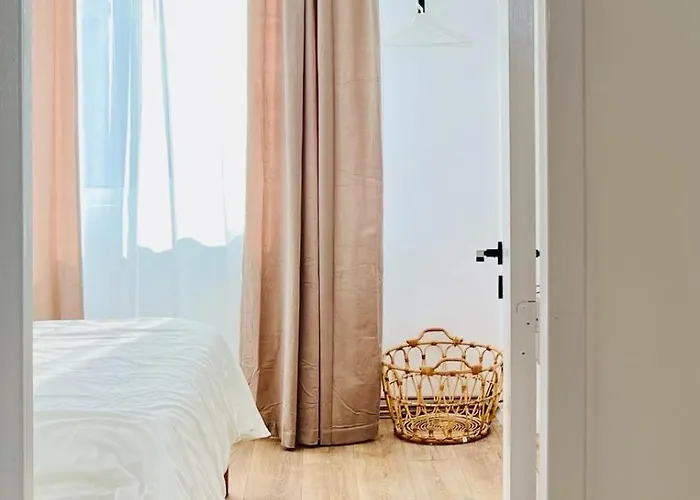 Urban Parkside Retreat Cozy 2-bed Ap By Metro דירה בוקרשט